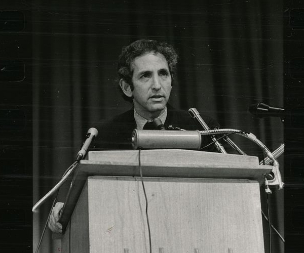 Daniel Ellsberg, speaking at a press conference in New York City in 1976. Library of Congress